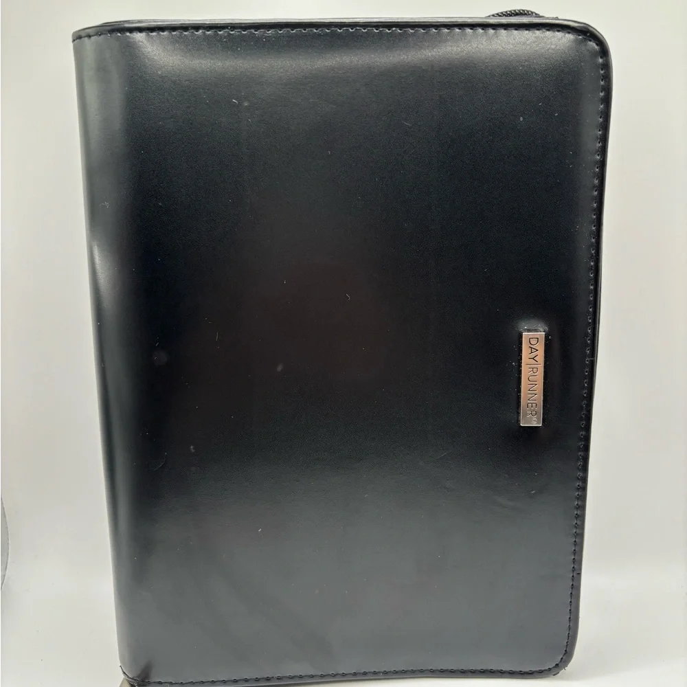 DAY RUNNER Planner Black Zip-Around 7-Ring Binder 5.5x8.5 Faux Leather Inserts